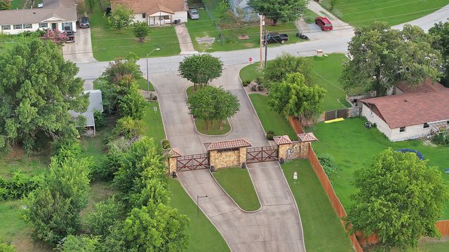 209 Familia Court, Azle, TX 76020
