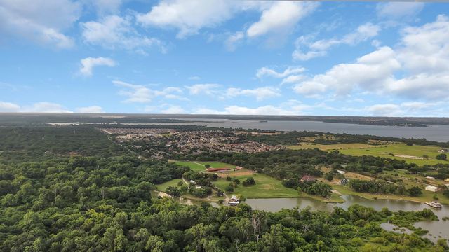 209 Familia Court, Azle, TX 76020