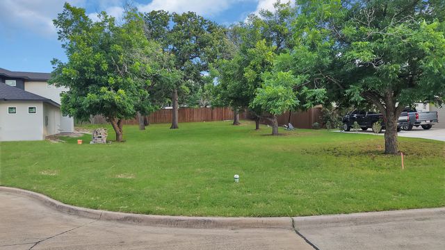 209 Familia Court, Azle, TX 76020