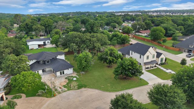 209 Familia Court, Azle, TX 76020