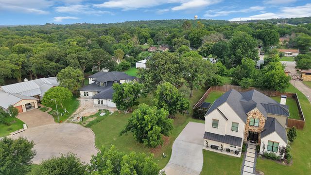 209 Familia Court, Azle, TX 76020