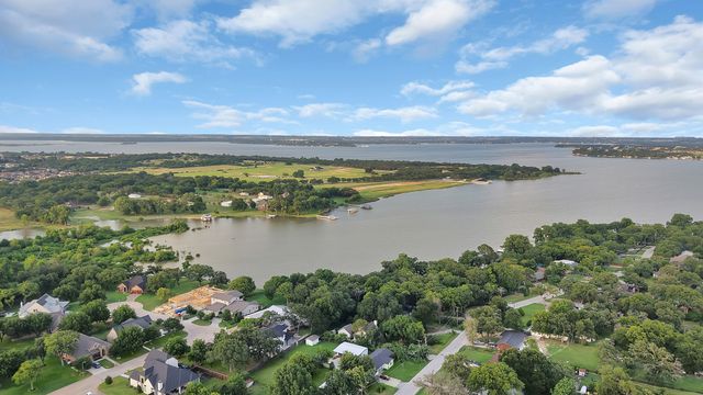209 Familia Court, Azle, TX 76020