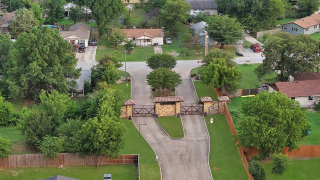 209 Familia Court, Azle, TX 76020