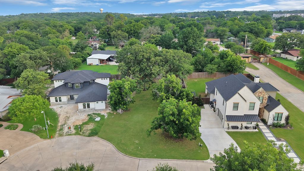 209 Familia Court, Azle, TX 76020