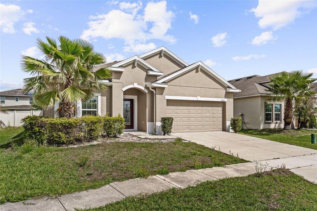 Image 2 of property listing at 12315 SAWGRASS PRAIRIE LOOP, Orlando, FL 32824
