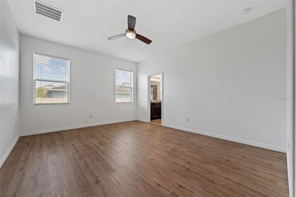 Image 16 of property listing at 12315 SAWGRASS PRAIRIE LOOP, Orlando, FL 32824