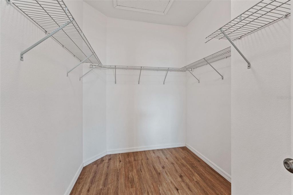 Image 18 of property listing at 12315 SAWGRASS PRAIRIE LOOP, Orlando, FL 32824