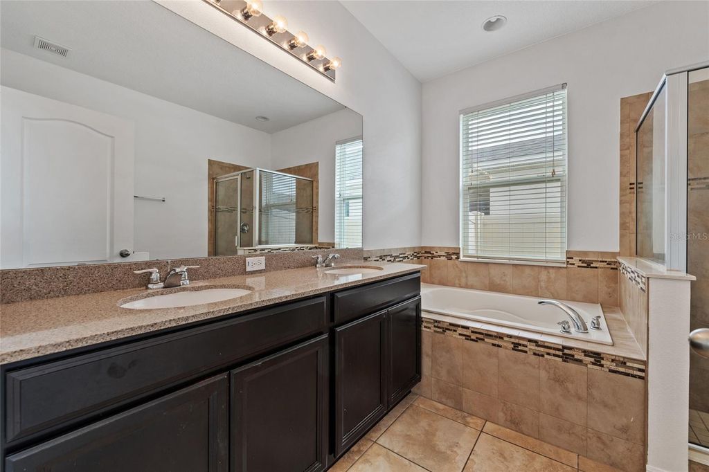 Image 19 of property listing at 12315 SAWGRASS PRAIRIE LOOP, Orlando, FL 32824