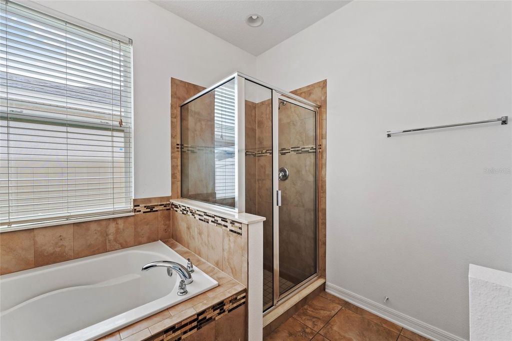 Image 20 of property listing at 12315 SAWGRASS PRAIRIE LOOP, Orlando, FL 32824