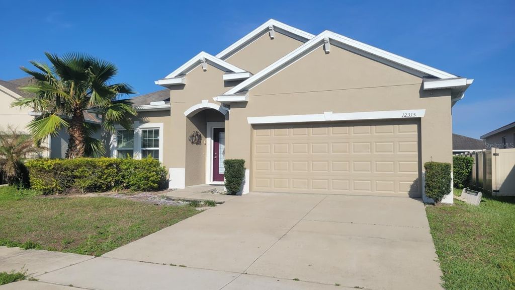 Image 3 of property listing at 12315 SAWGRASS PRAIRIE LOOP, Orlando, FL 32824