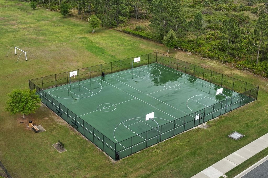 Image 36 of property listing at 12315 SAWGRASS PRAIRIE LOOP, Orlando, FL 32824