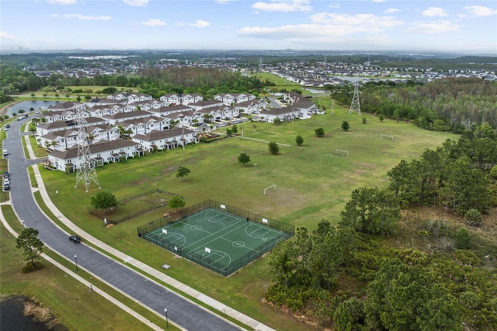 Image 37 of property listing at 12315 SAWGRASS PRAIRIE LOOP, Orlando, FL 32824