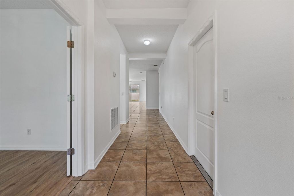 Image 5 of property listing at 12315 SAWGRASS PRAIRIE LOOP, Orlando, FL 32824