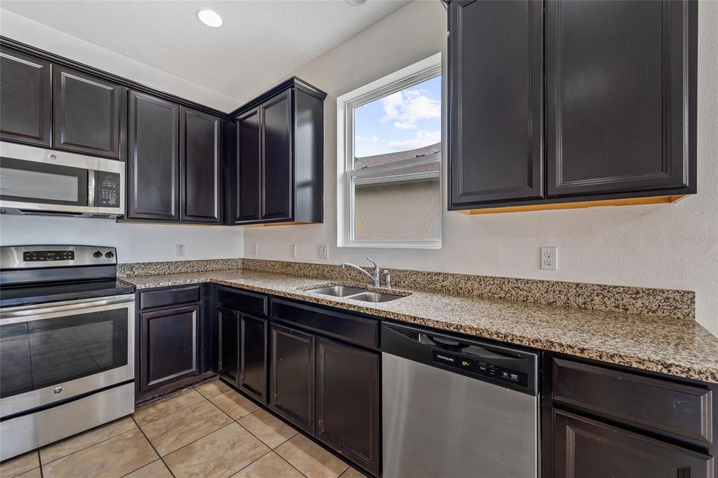 Image 8 of property listing at 12315 SAWGRASS PRAIRIE LOOP, Orlando, FL 32824