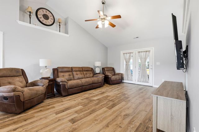 2760 Woodcreek Ln., Conway, SC 29527