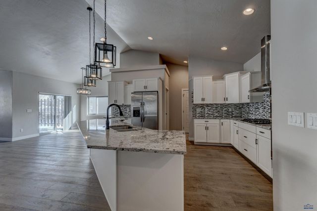 1114 SETTLERS CREEK PL, Rapid City, SD 57701