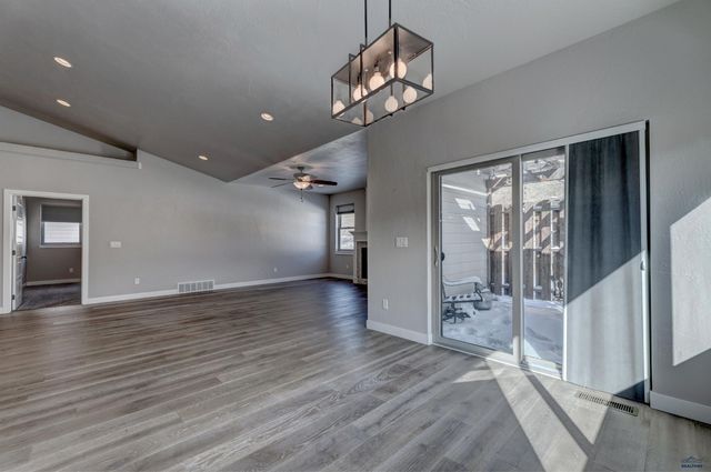 1114 SETTLERS CREEK PL, Rapid City, SD 57701