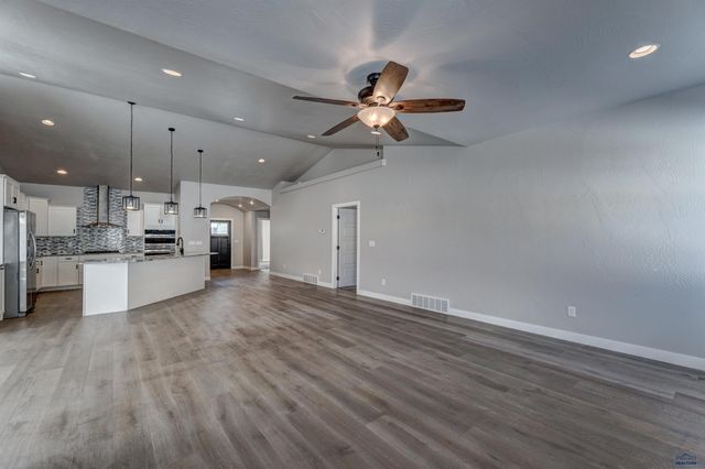 1114 SETTLERS CREEK PL, Rapid City, SD 57701