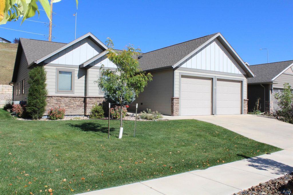 1114 SETTLERS CREEK PL, Rapid City, SD 57701