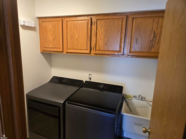 43042 W Kirkwood Drive, Clinton Twp, MI 48038