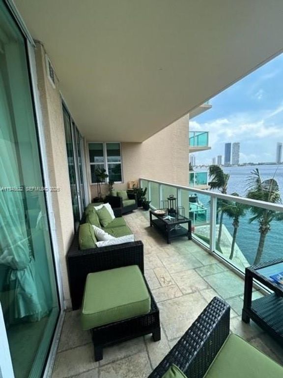 3330 NE 190 ST 415, Aventura, FL 33180