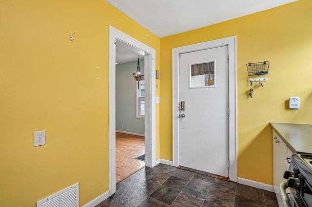 1694 Ivy Avenue E, Saint Paul, MN 55106