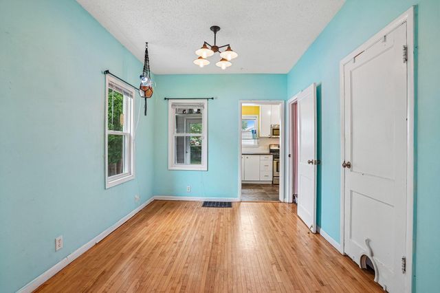1694 Ivy Avenue E, Saint Paul, MN 55106