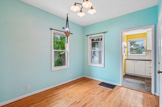 1694 Ivy Avenue E, Saint Paul, MN 55106