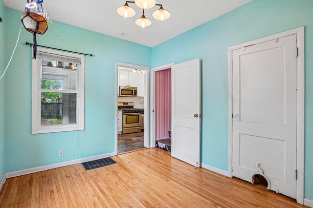 1694 Ivy Avenue E, Saint Paul, MN 55106