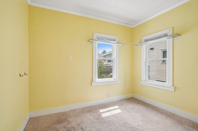 1694 Ivy Avenue E, Saint Paul, MN 55106