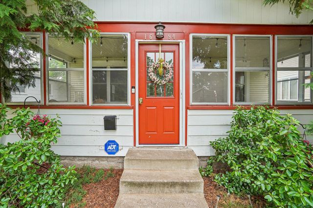 1694 Ivy Avenue E, Saint Paul, MN 55106