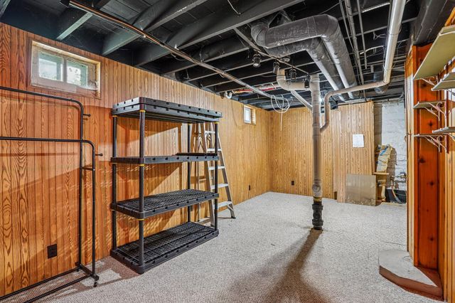 1694 Ivy Avenue E, Saint Paul, MN 55106
