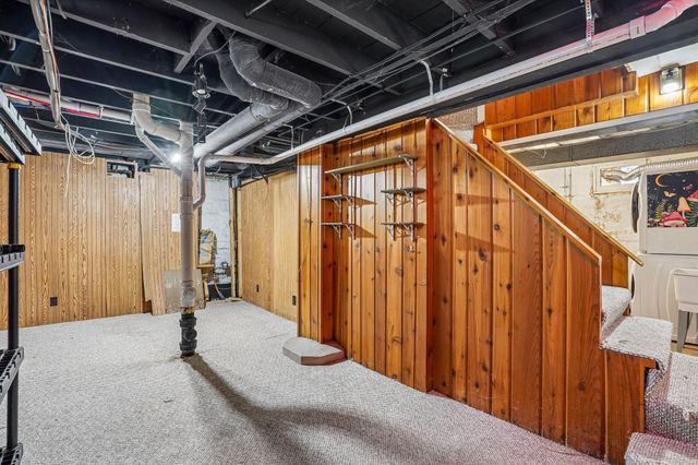1694 Ivy Avenue E, Saint Paul, MN 55106