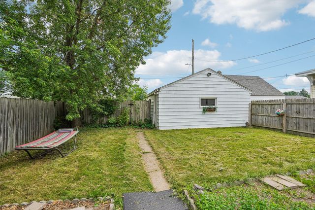 1694 Ivy Avenue E, Saint Paul, MN 55106