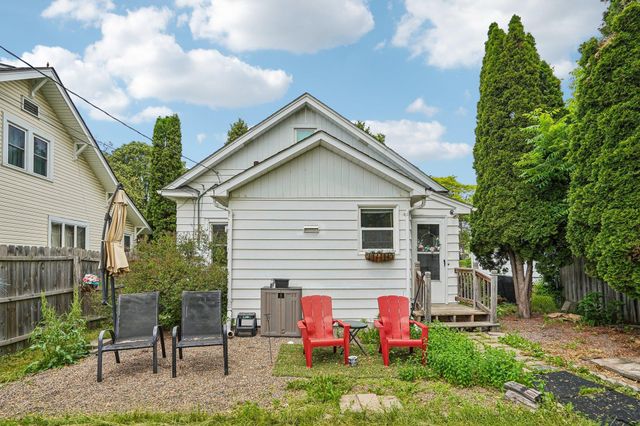 1694 Ivy Avenue E, Saint Paul, MN 55106