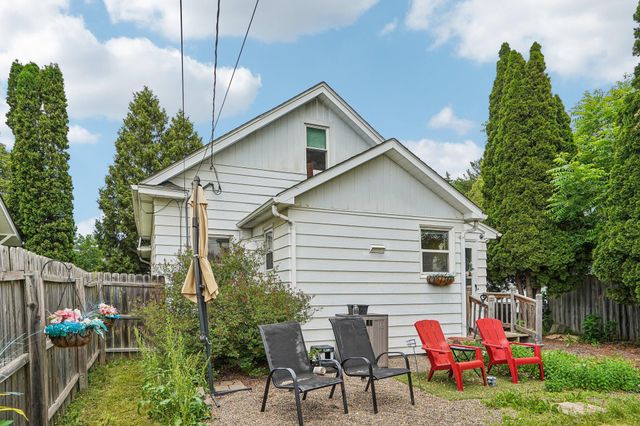 1694 Ivy Avenue E, Saint Paul, MN 55106