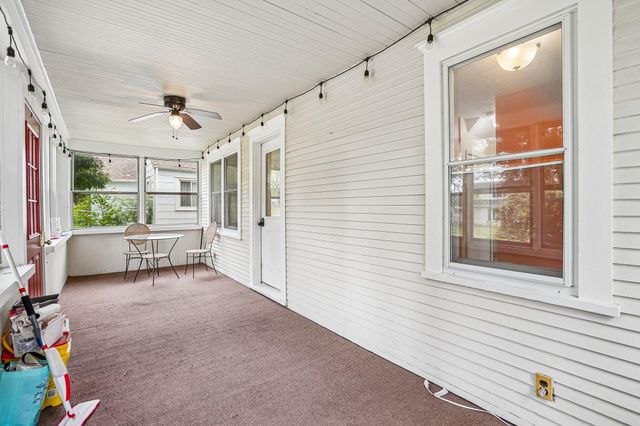 1694 Ivy Avenue E, Saint Paul, MN 55106