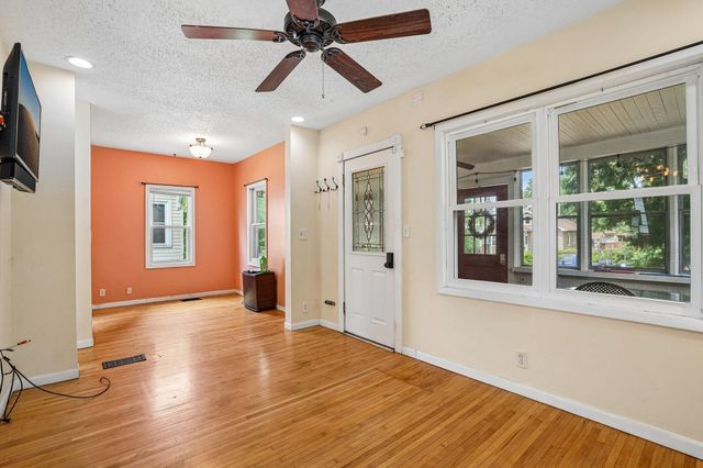 1694 Ivy Avenue E, Saint Paul, MN 55106