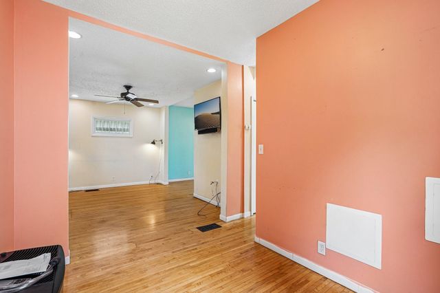 1694 Ivy Avenue E, Saint Paul, MN 55106