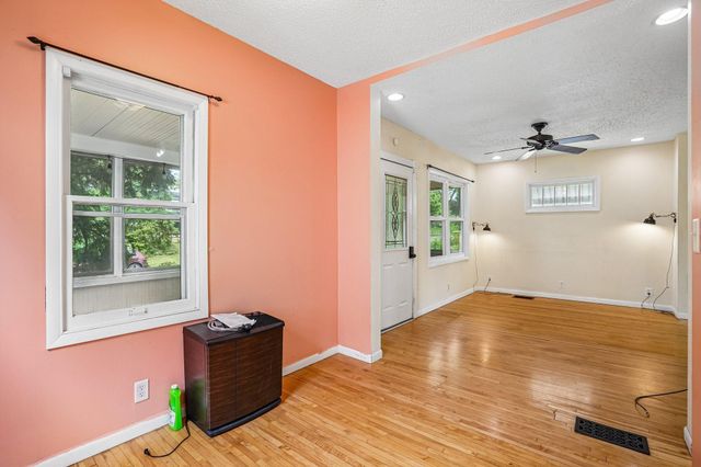 1694 Ivy Avenue E, Saint Paul, MN 55106