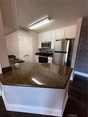 2400 Del Mar Way 201, Corona, CA 92882