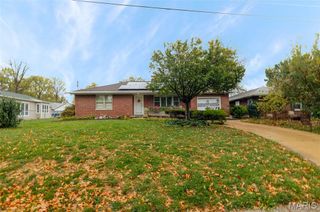 2811 Francis Drive, Godfrey, IL 62035