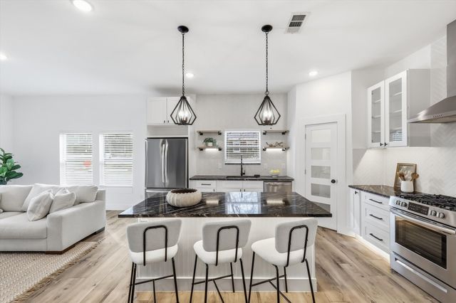 901 Elsbeth Street, Dallas, TX 75208