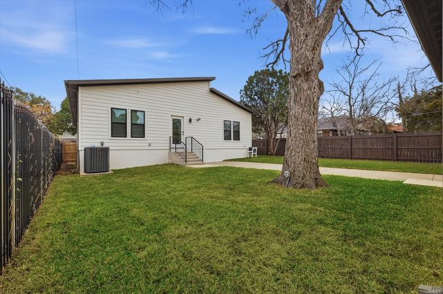 901 Elsbeth Street, Dallas, TX 75208