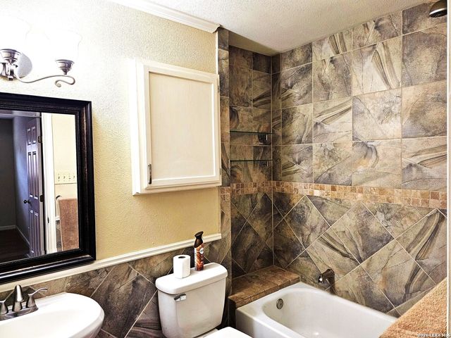 9406 Sugarloaf, San Antonio, TX 78245