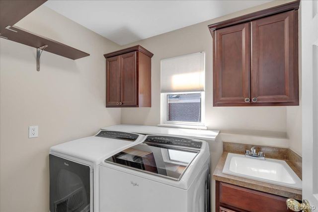 30229 Viewcrest Drive, Novi, MI 48377