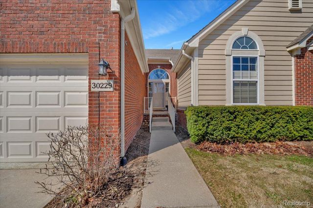 30229 Viewcrest Drive, Novi, MI 48377