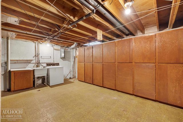1050 Woodbridge Street, Saint Clair Shores, MI 48080