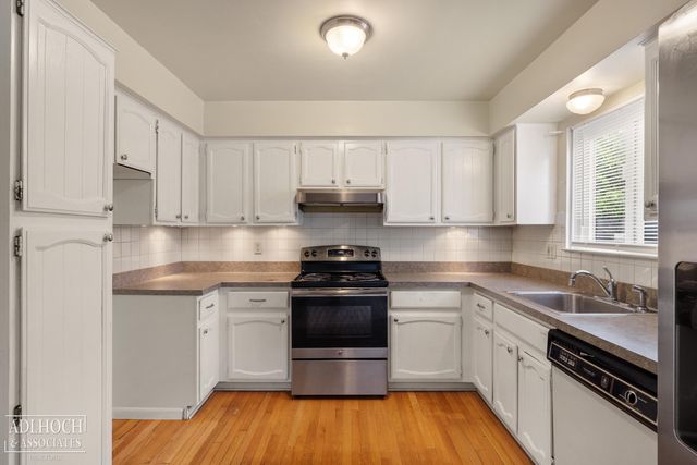 1050 Woodbridge Street, Saint Clair Shores, MI 48080