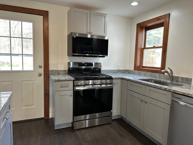 52 Valley Road, Southampton, MA 01075